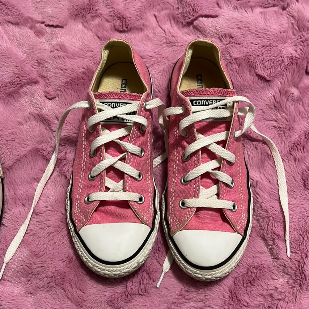 Pink classic Converse - big kids size 3 but runs big VGUC
